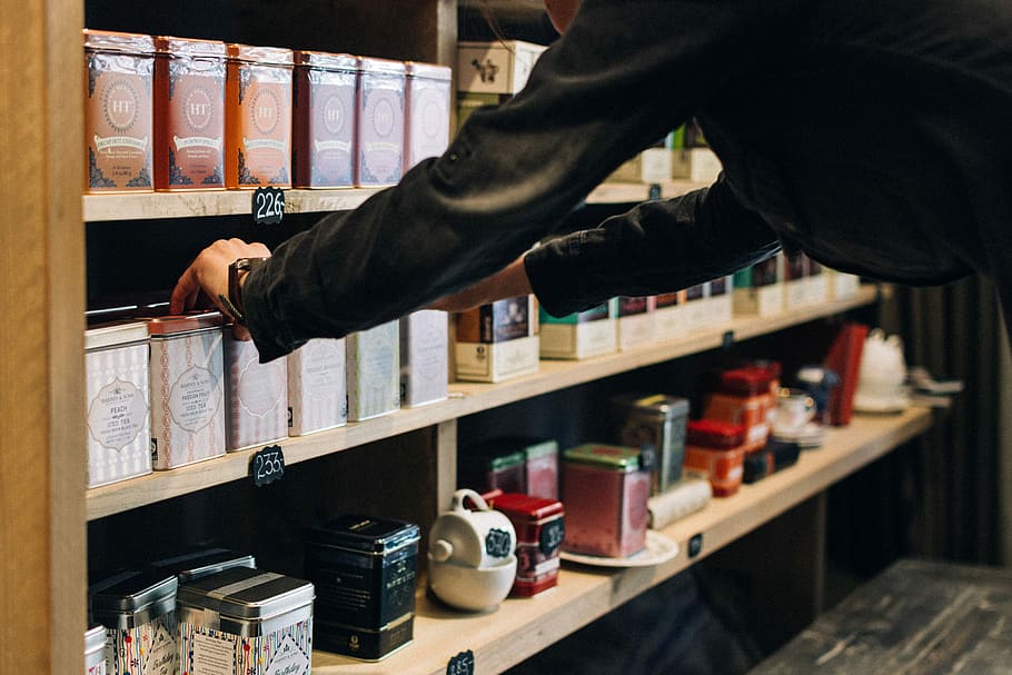 Choosing tea, drink, hands, shelf, indoors, store, men, one Person HD wallpaper