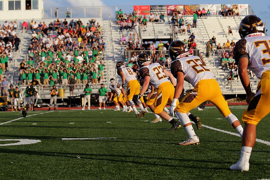 group of people watching american football game, sport, running HD wallpaper