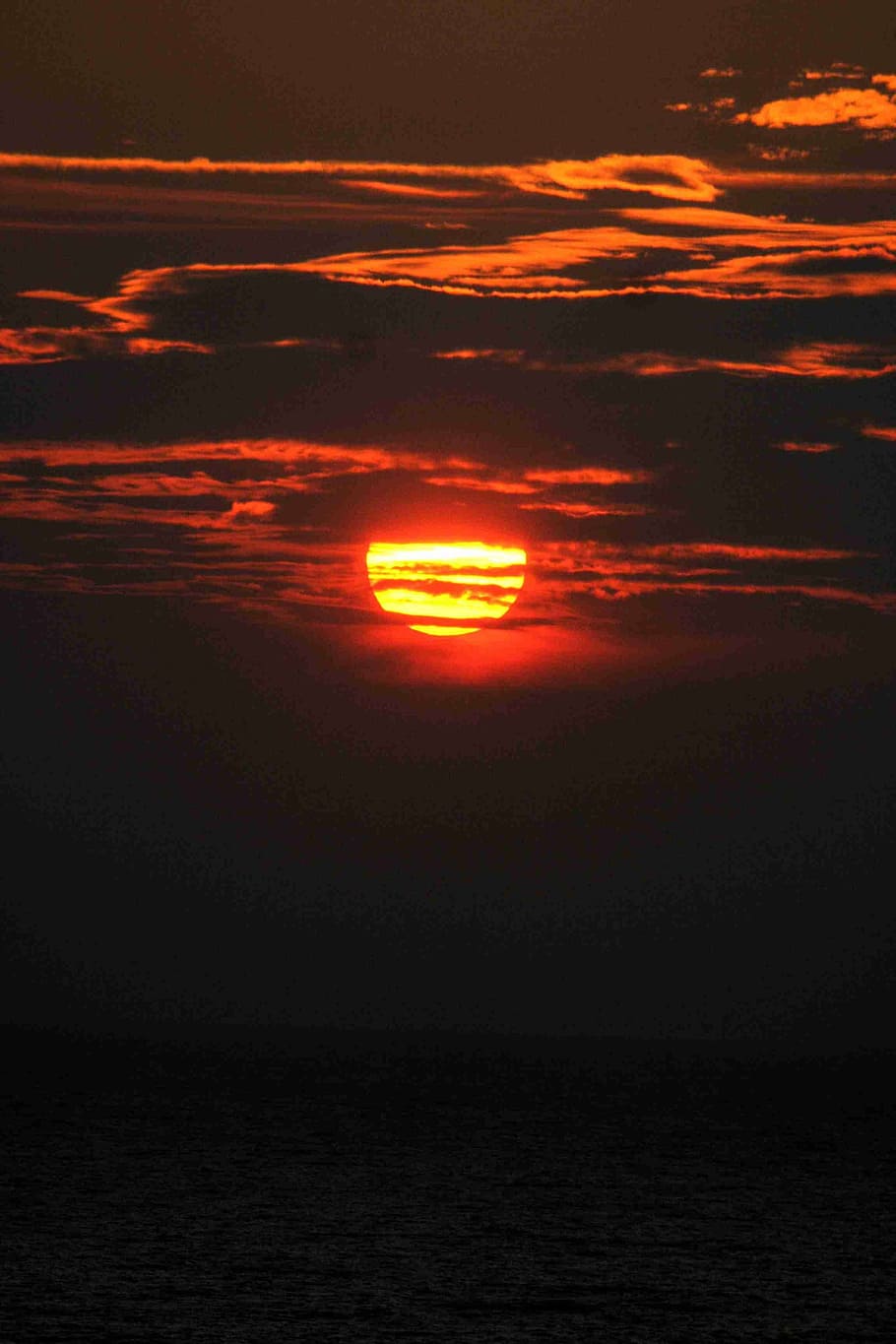 sunset digital wallpaper, setting sun, water, clouds, sky, evening sky HD wallpaper