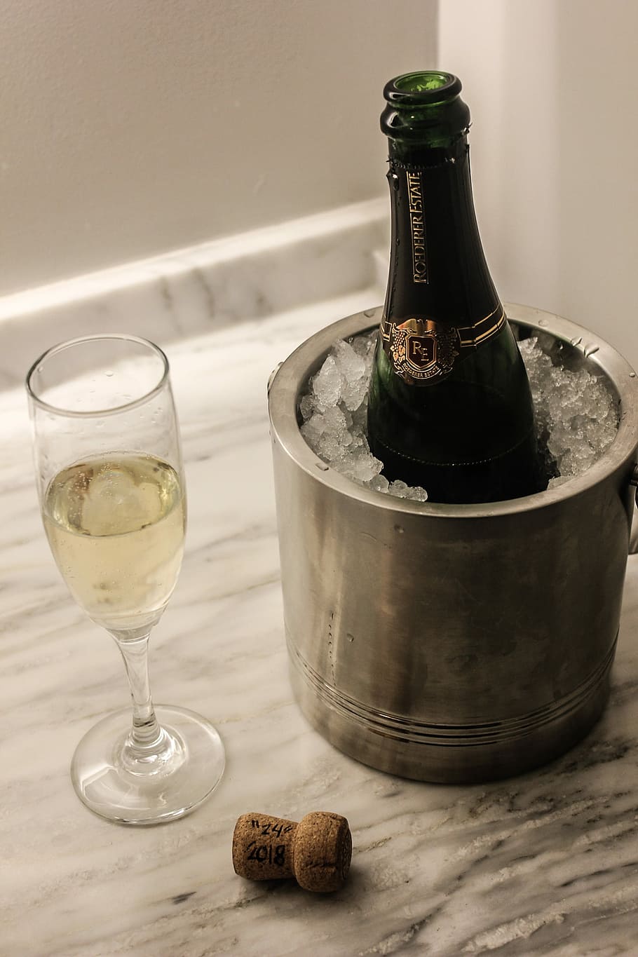champagne bottle in bucket, champagne bottle and clear champagne flute, HD wallpaper