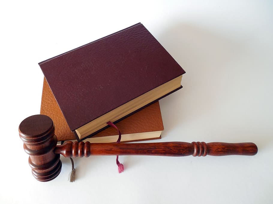brown wooden gavel and two brown books, hammer, law, court, lawyer, HD wallpaper