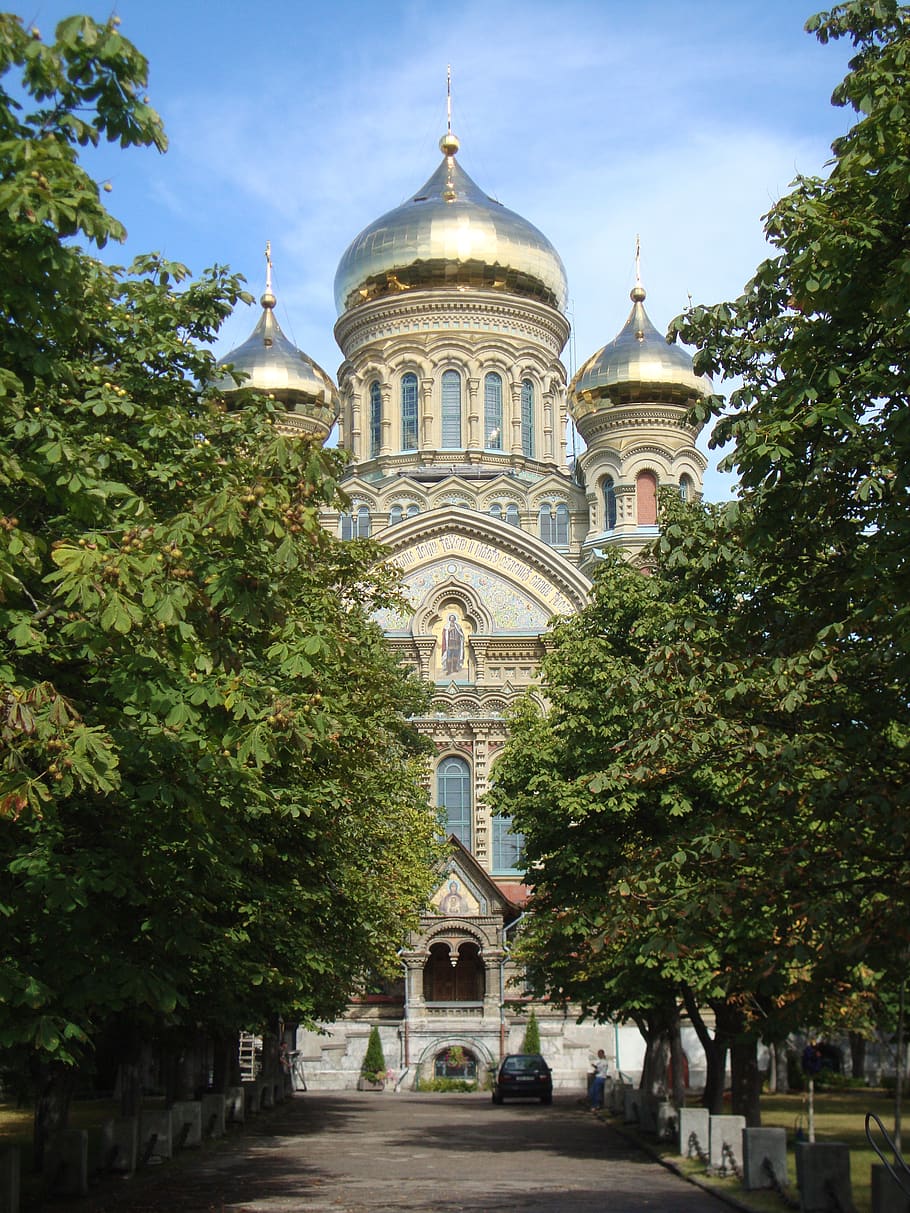 russian orthodox church, wealth, gold, frontal view, karosta
