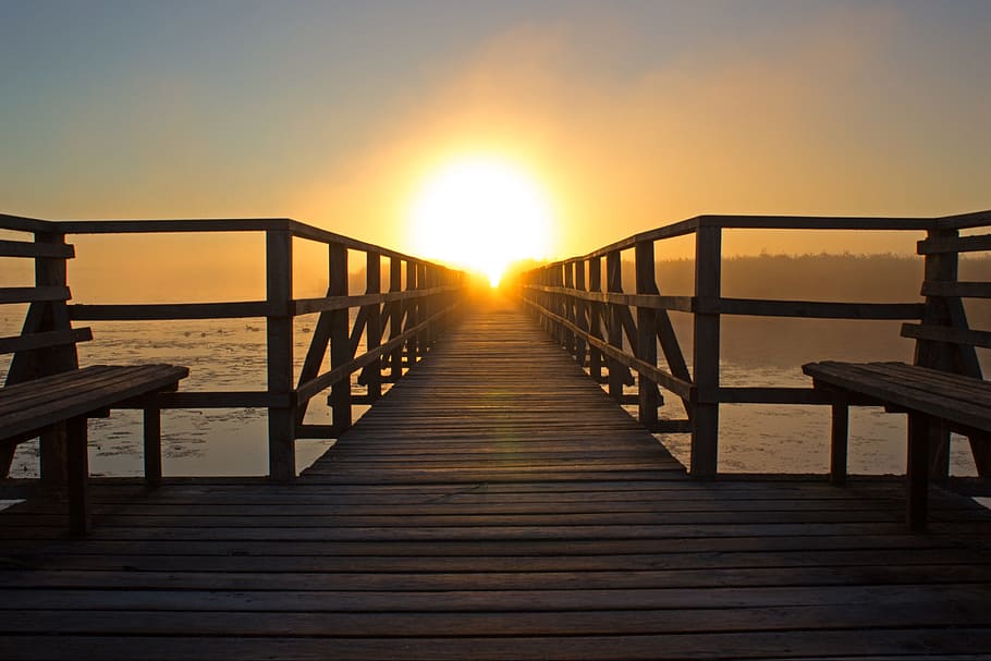 photo of brown wooden bench near ocean during sunrise, light HD wallpaper
