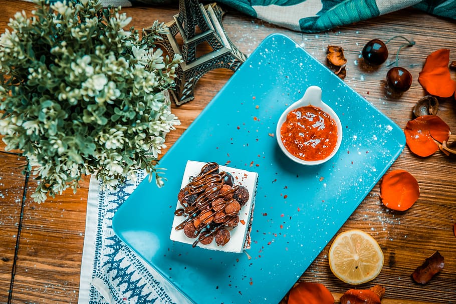 square chocolate cake on blue serving plate, cooked food with red sauce on blue ceramic tray HD wallpaper