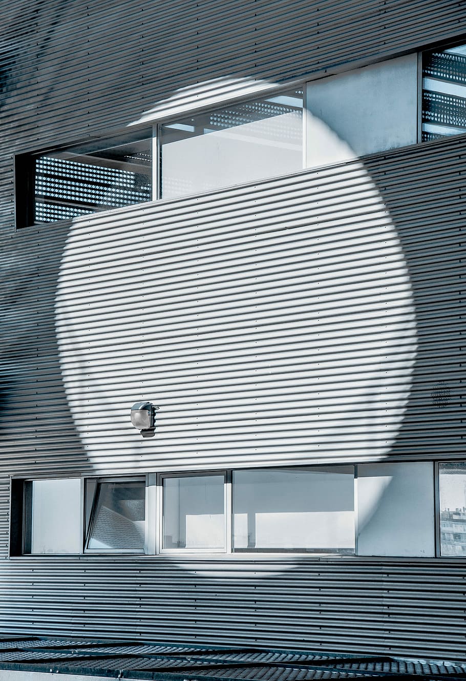 gray painted building wall, gray building, window, shadow, light HD wallpaper