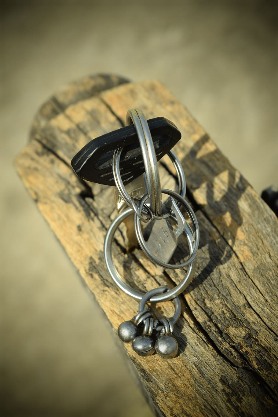 key, zoom, effect, wood - material, close-up, metal, table HD wallpaper