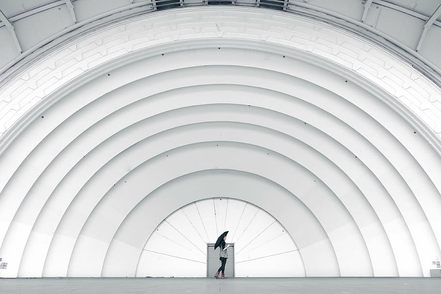 woman standing in front of white building, architecture, structure HD wallpaper