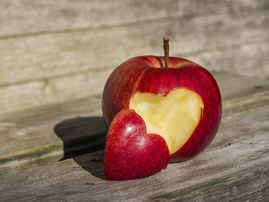 fruit-apple-heart-heart-apple.jpg