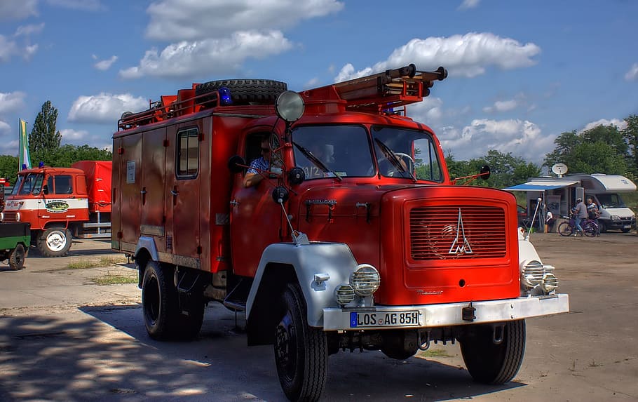 parked red firetruck during daytime, Oldtimer, Auto, Spotlight HD wallpaper