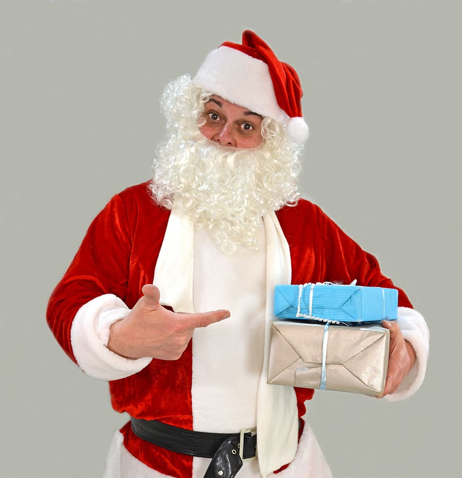 To give that many gifts, Santa Claus is definitely not stressed! - CESH /  CSHS