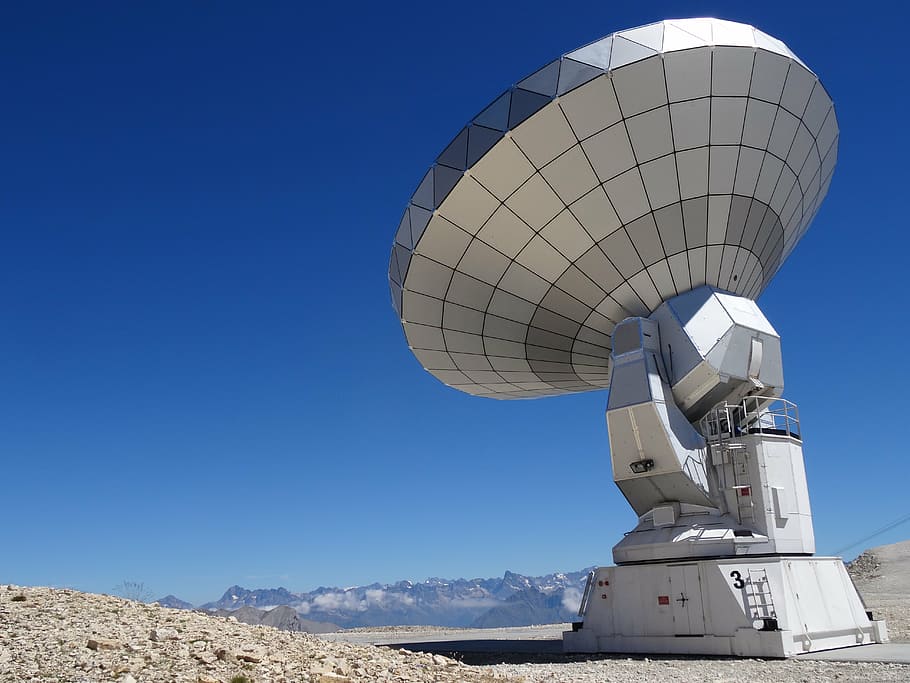 white heavy satellite under blue sky, radio telescope, astronomy, HD wallpaper