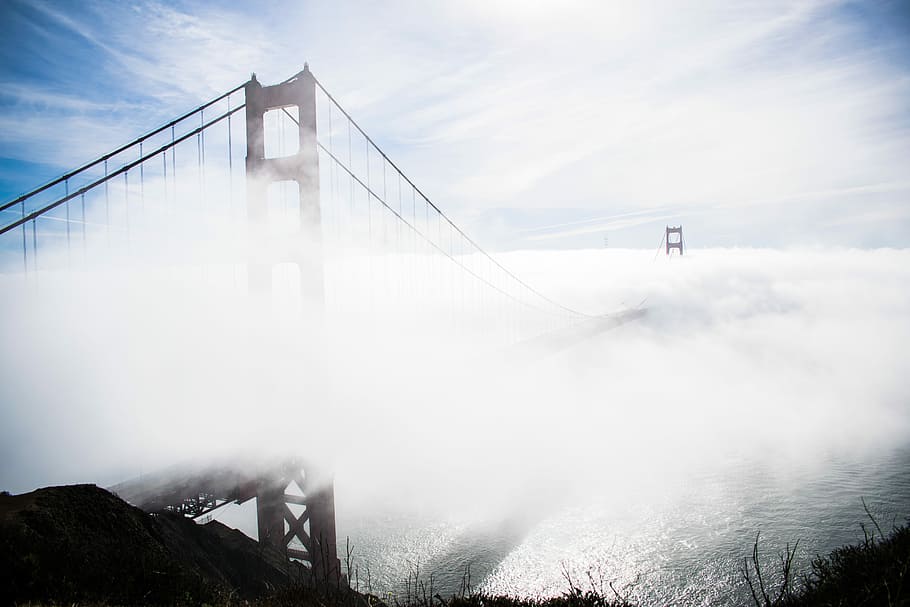 Golden Gate bridge during fog, photo of suspension bridge surrounded by fogs during daytime HD wallpaper