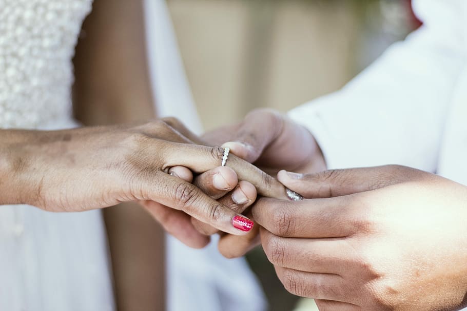 person putting ring on ring finger of woman, person putting wedding ring on ring finger of woman HD wallpaper