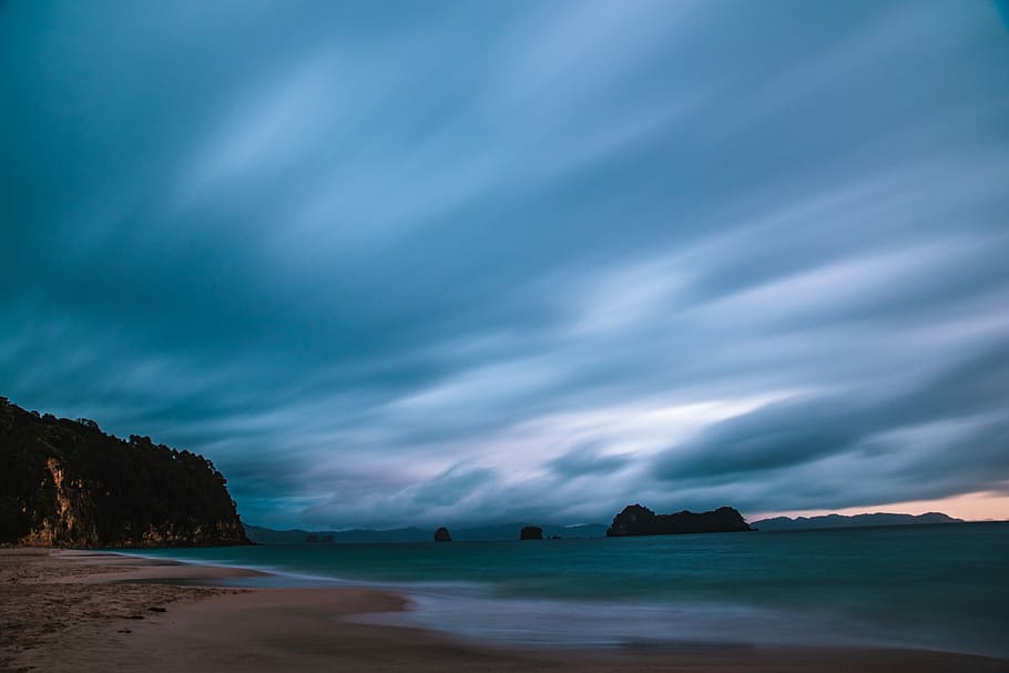 time lapse photography of body of water under blue sky, long exposure photo of sea shore HD wallpaper