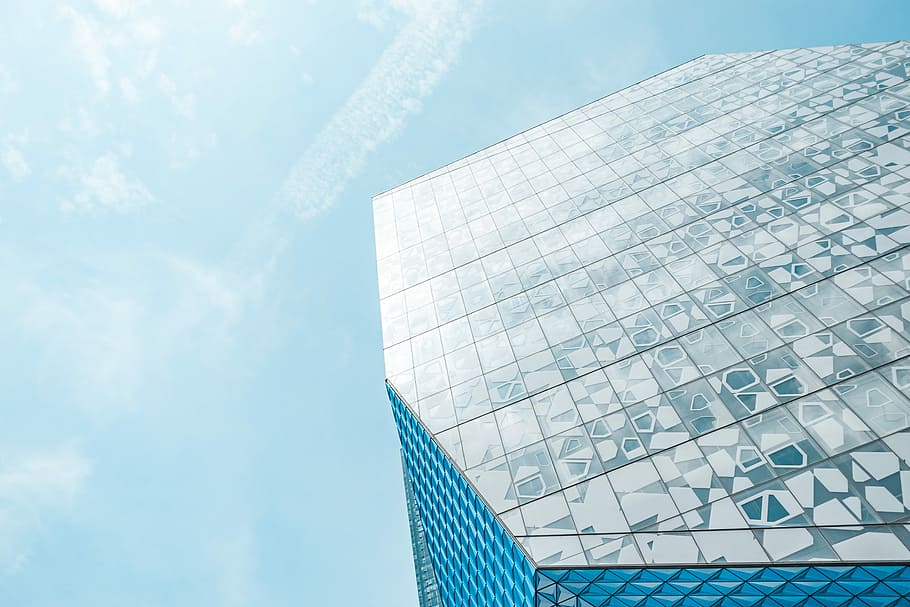 gray concrete building during daytime, white and green building HD wallpaper