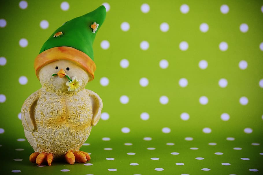 yellow chick wearing green hat, chicks, easter, cute, decoration, HD wallpaper