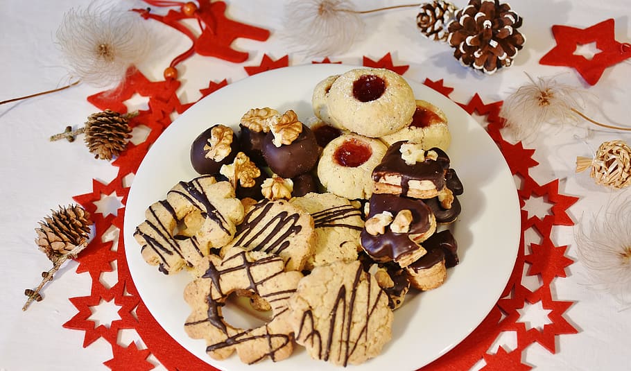 chocolate biscuit on white ceramic plate, cookie, christmas cookies