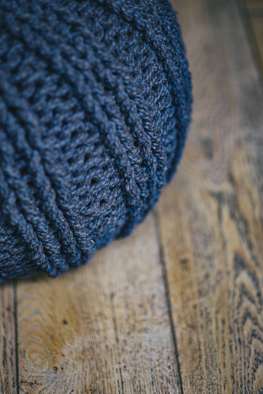 Woolen lamp covers, fabric, soft, wood - Material, winter, close-up HD wallpaper