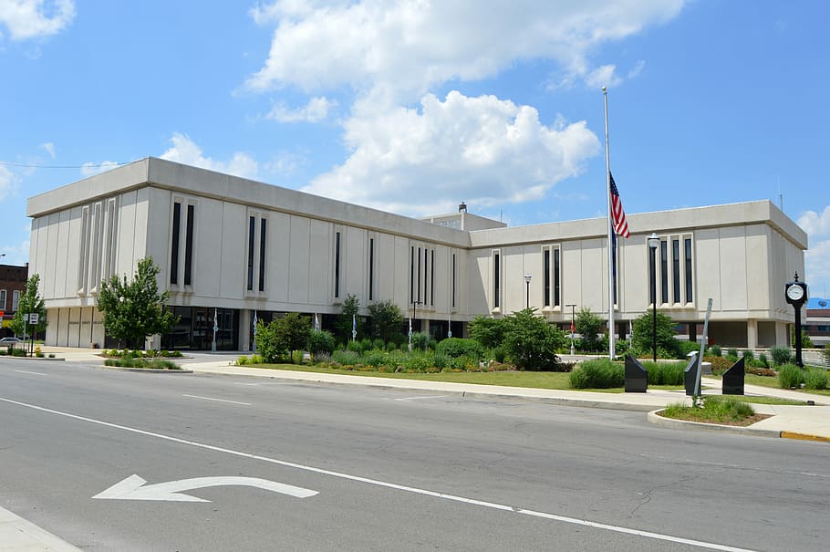 Delaware County Courthouse in Muncie, Indiana, building, government