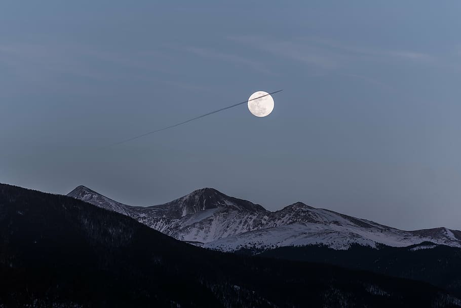 mounrain under full moon, mountain, highland, cloud, sky, summit HD wallpaper