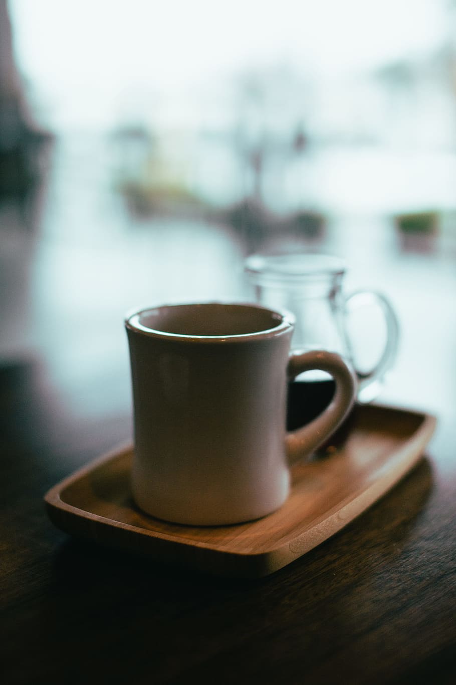 beige mug on top of brown wooden tray, selective focus beige ceramic mug HD wallpaper