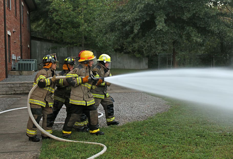Fire Fighters, Hose Training, firefighter, propane tank, teamwork HD wallpaper