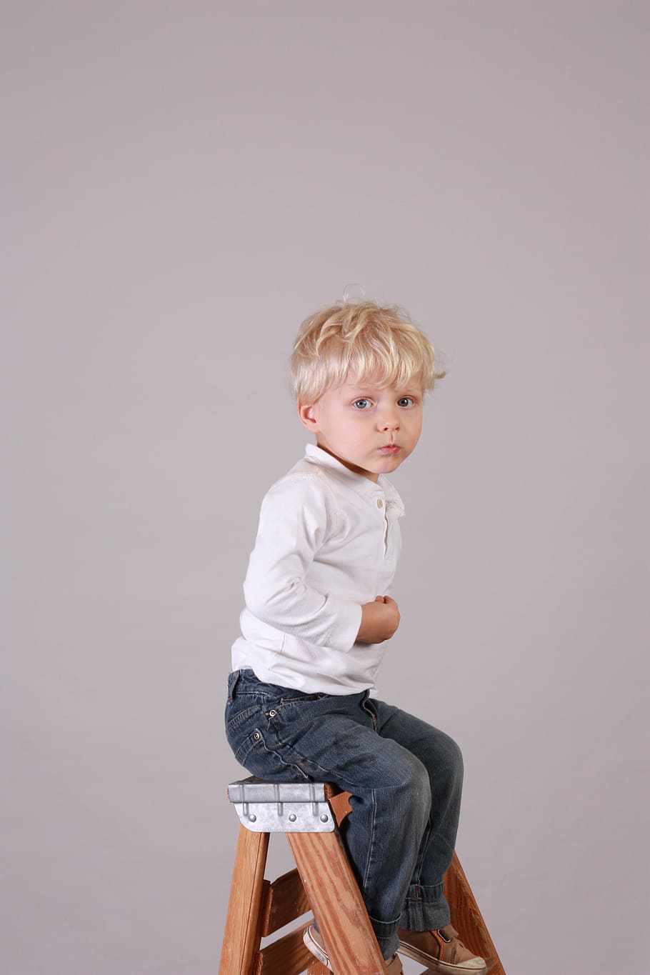 boy, smiling, sitting, stool, careful, balanced, male, childhood HD wallpaper