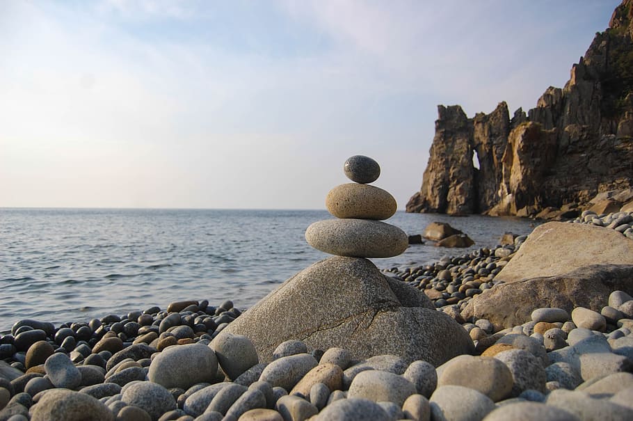cairn stone on seashore, crimea, ayu-dag, black sea, beach, pebbles, HD wallpaper