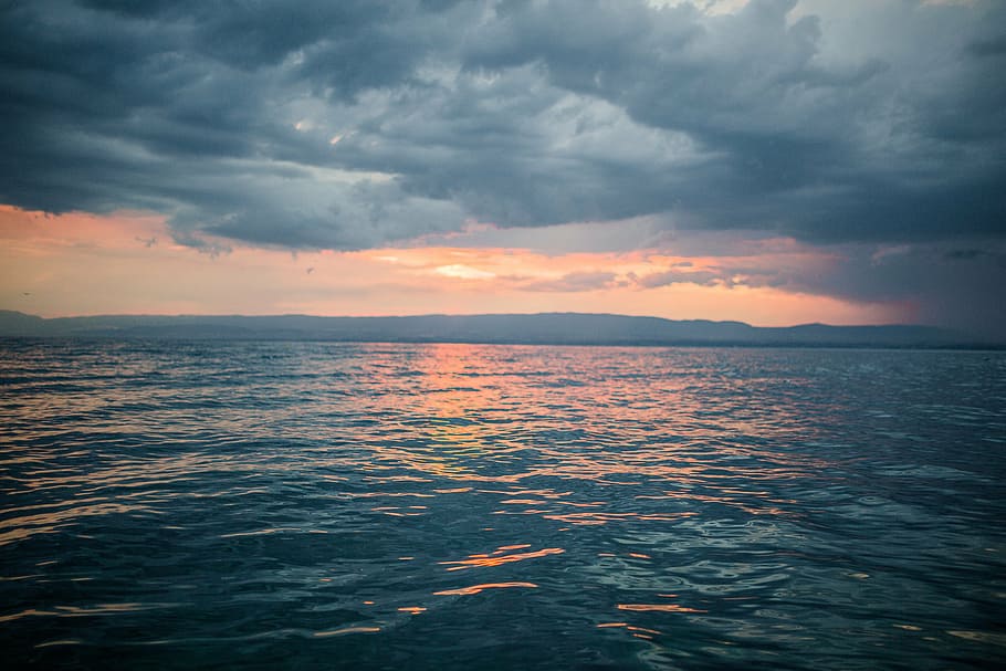 body of water under white clouds at golden hour, landscape HD wallpaper