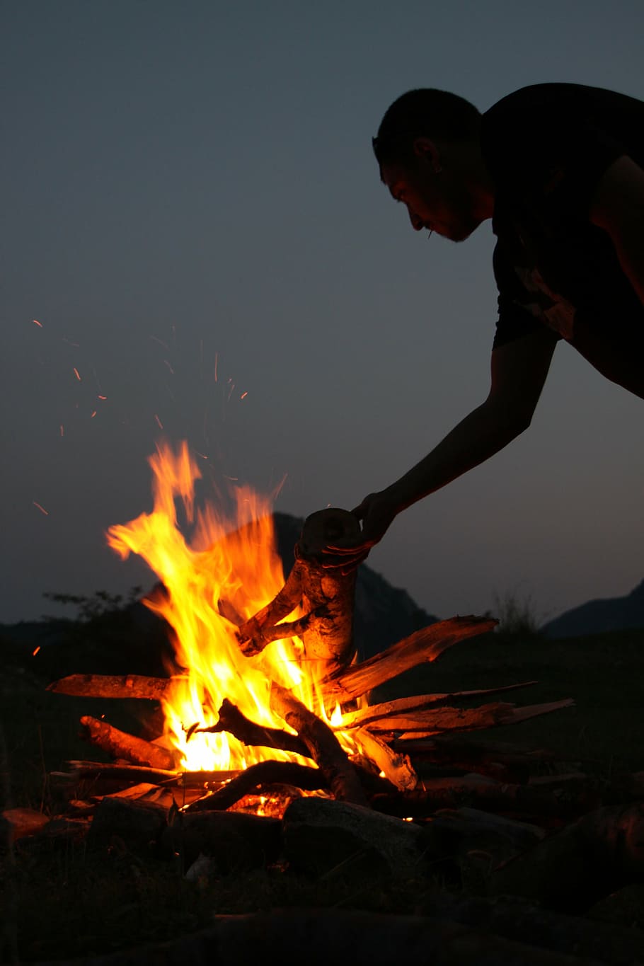 campfire, hot, night, people, recreation, fire - Natural Phenomenon HD wallpaper