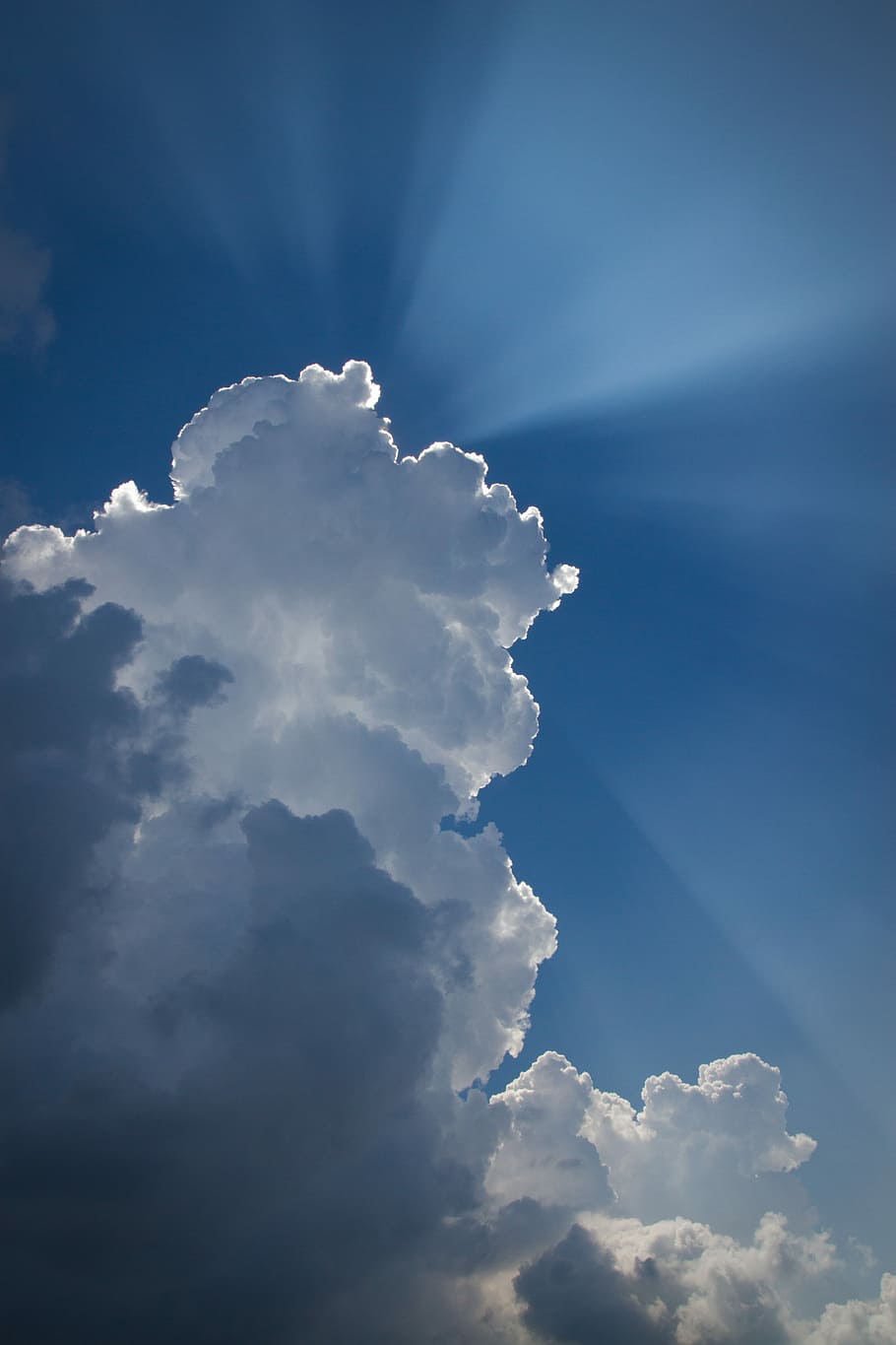 gray and white clouds, white clouds covering the sun, sky, sunshine HD wallpaper