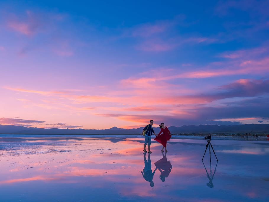 man and woman talking photo in the sea, sunset, people, nature HD wallpaper