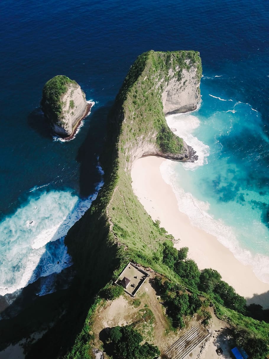 aerial photography of mountain near sea, aerial photography of rock formation on shore HD wallpaper