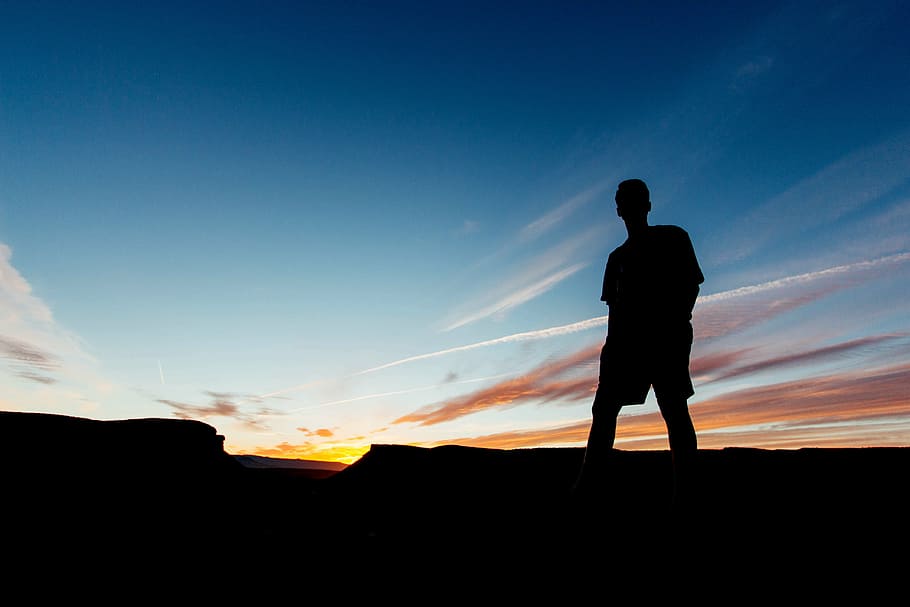 silhouette of person on hill, man, sihouette, male, figure, backlight, HD wallpaper