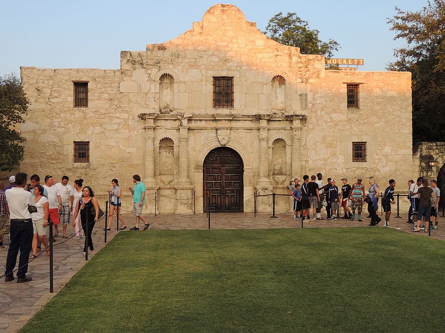 Alamo, San Antonio, Texas, large group of people, built structure