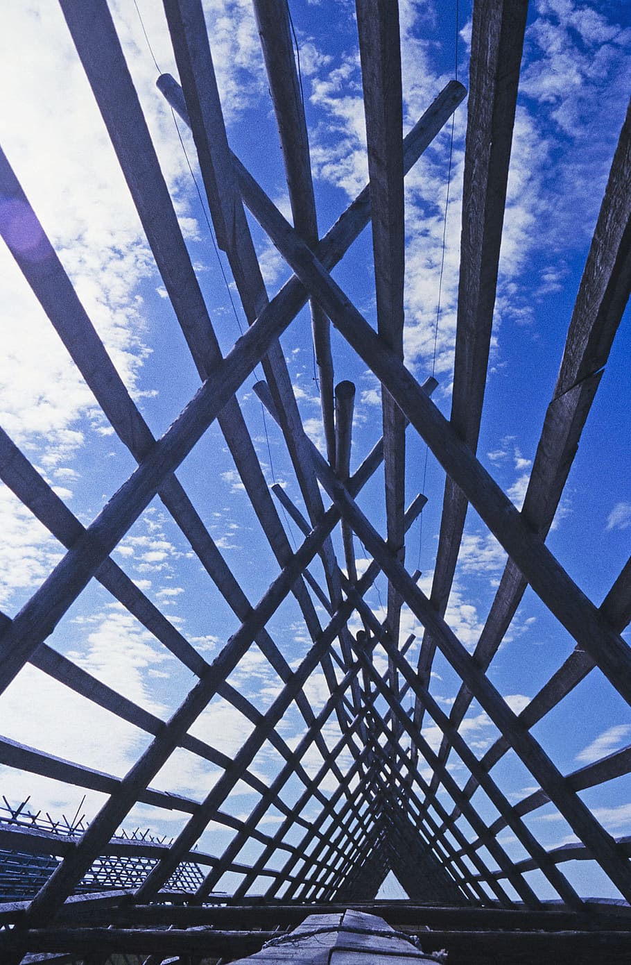 low angle photo gray metal bridge under blue sky, Drying Rack HD wallpaper