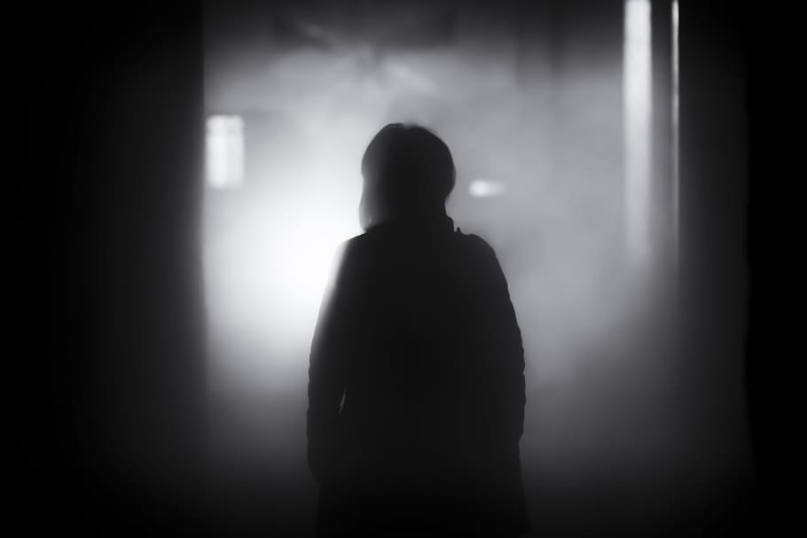 silhouette of person, people, shadow, dark, night, smoke, black and white HD wallpaper