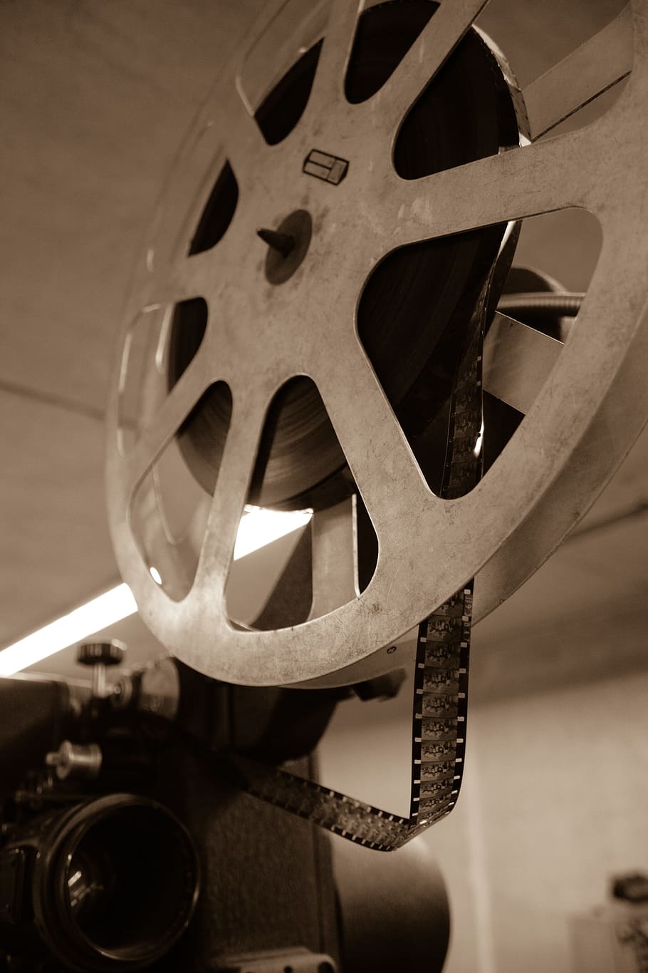 closeup photo of film reel, projector, exhibition, show, showing, HD wallpaper