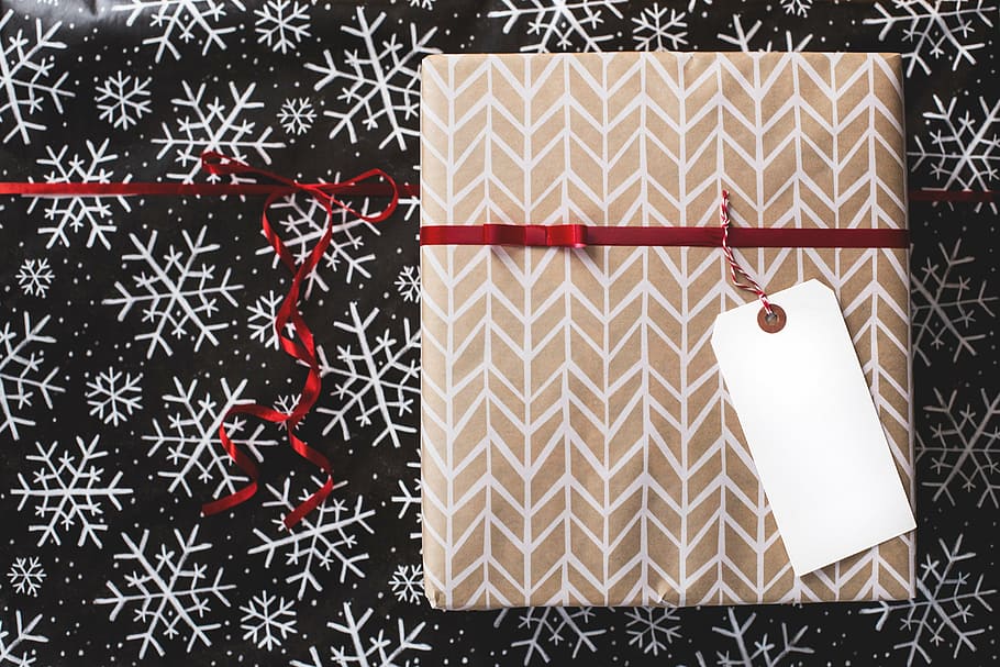 brown gift box, white, black, surface, christmas, wrap, tag HD wallpaper
