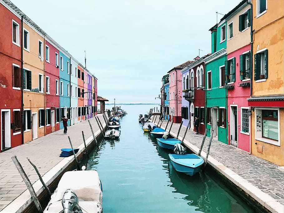 Colors in Murano., assorted boats between houses, building, architecture HD wallpaper