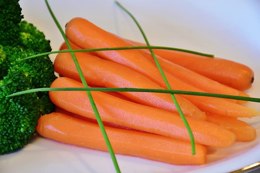 baby carrots and broccoli, beets, yellow beets, vegetables HD wallpaper