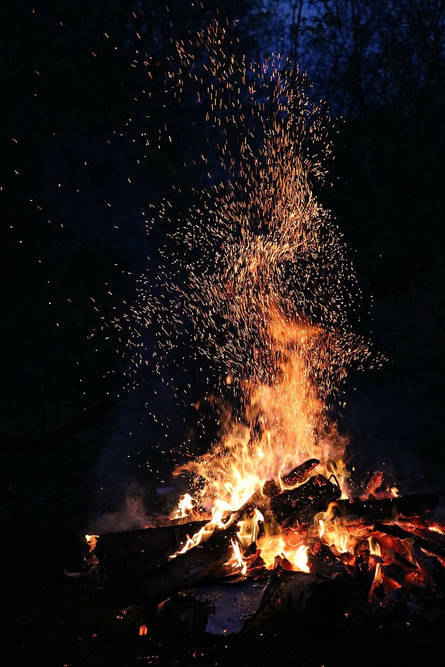 bonfire during nighttime, forest, koster, flame, spark, fever