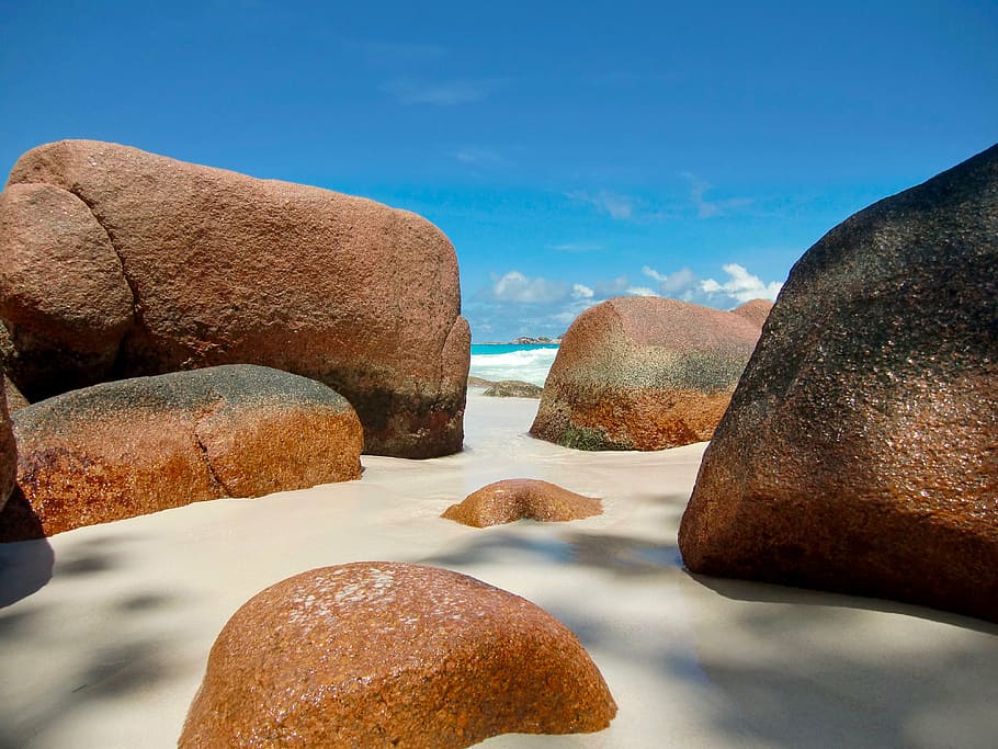 brown rocks on sand, sea, water, beach, nature, seychelles, praslin, HD wallpaper