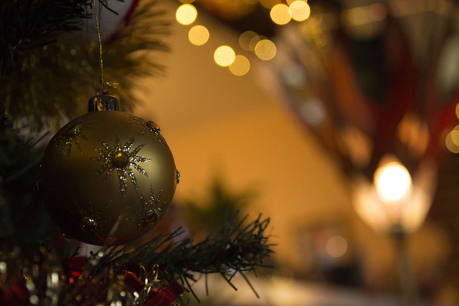 tilt-shift lens photo of gold Christmas bauble, closeup photography of brown bauble ball HD wallpaper