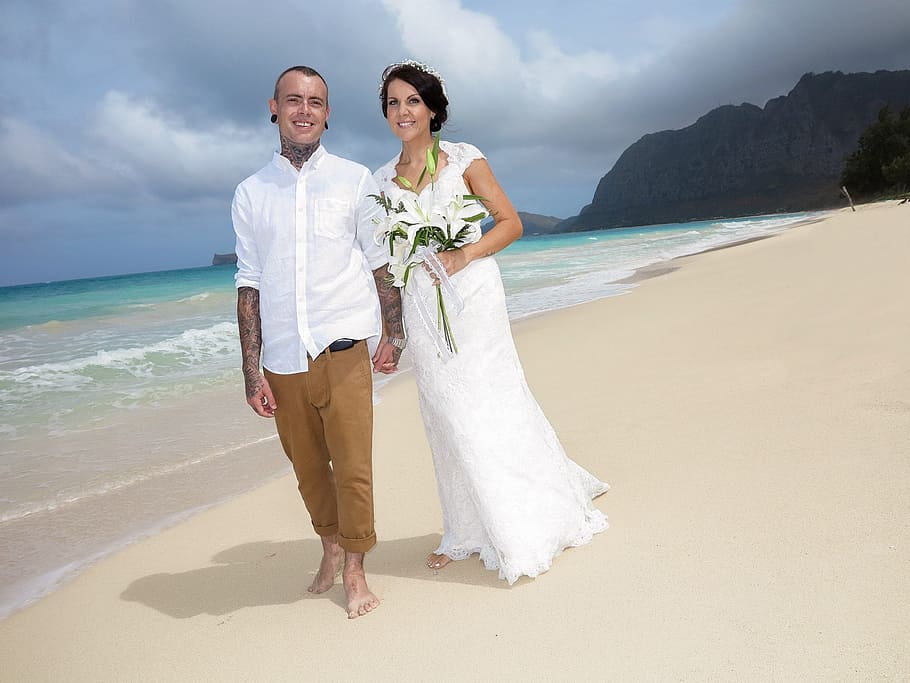bride and groom standing near ocean water during daytime, hawaii HD wallpaper