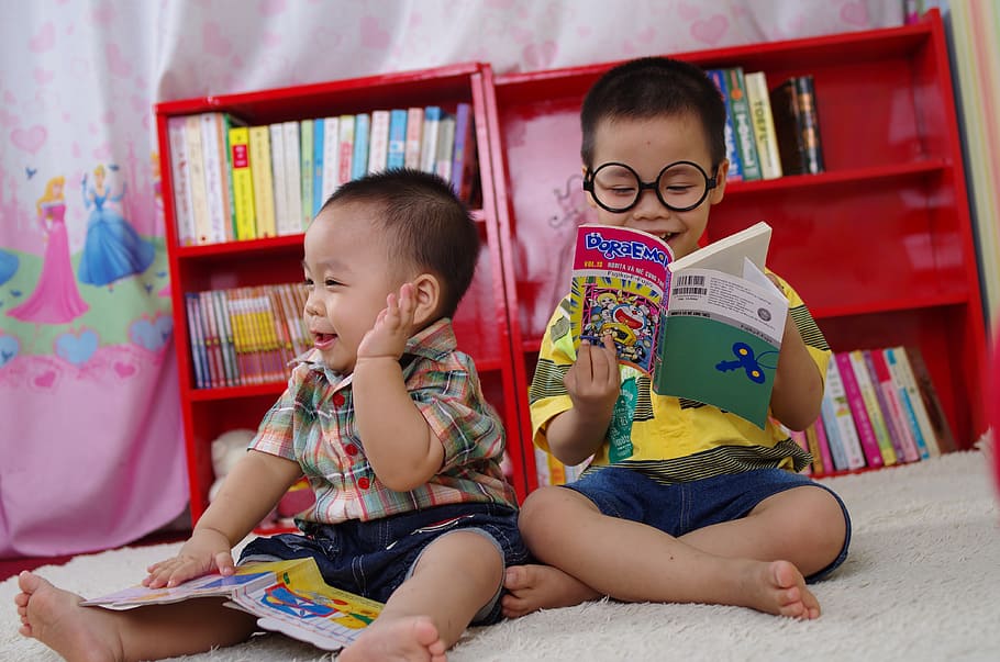two boys reading books while sitting on floor, glasses, child HD wallpaper
