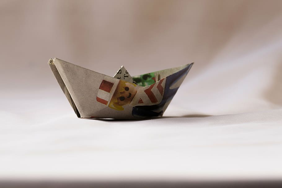 white, red, and black paper boat on white textile, papierschiff HD wallpaper