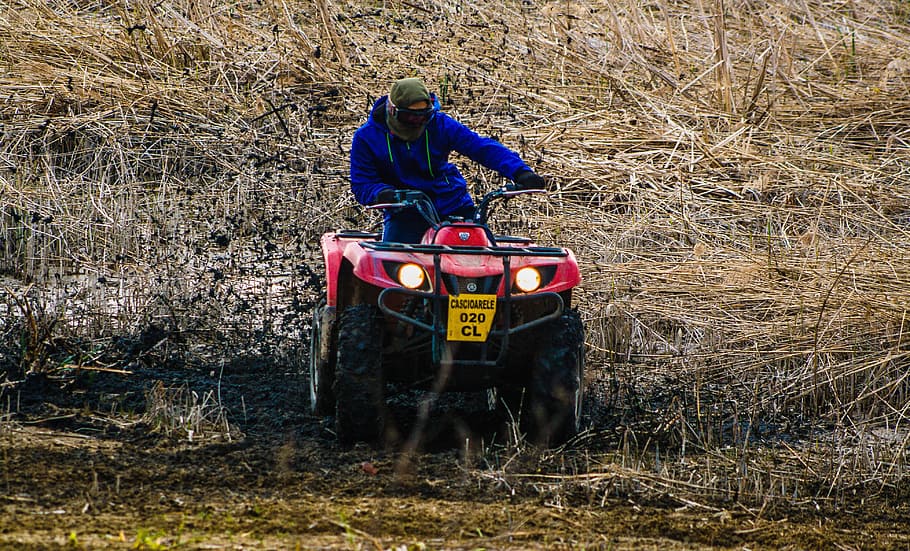 boy, fun, engines, sand, mud, cane, real people, one person HD wallpaper