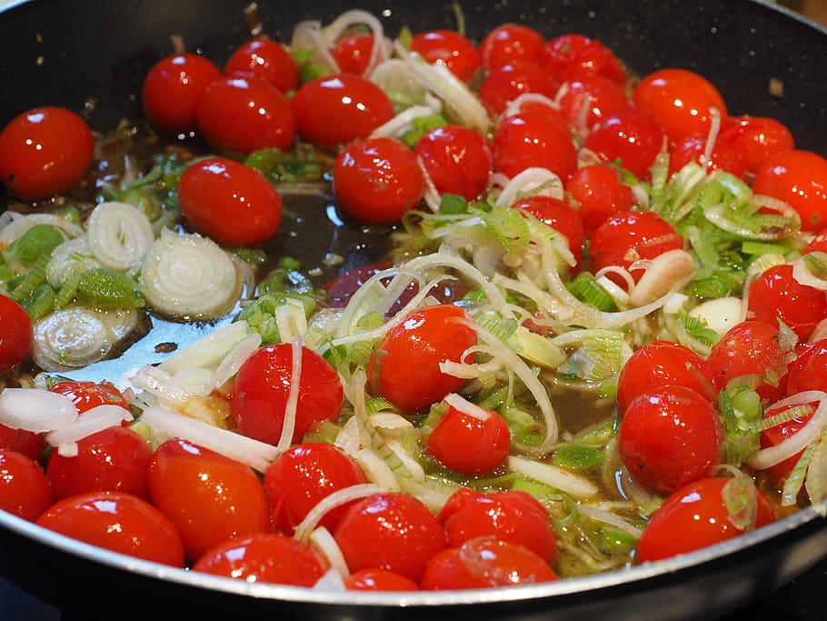 vegetable pan, tomatoes, leek, spring onions, substantial, red HD wallpaper