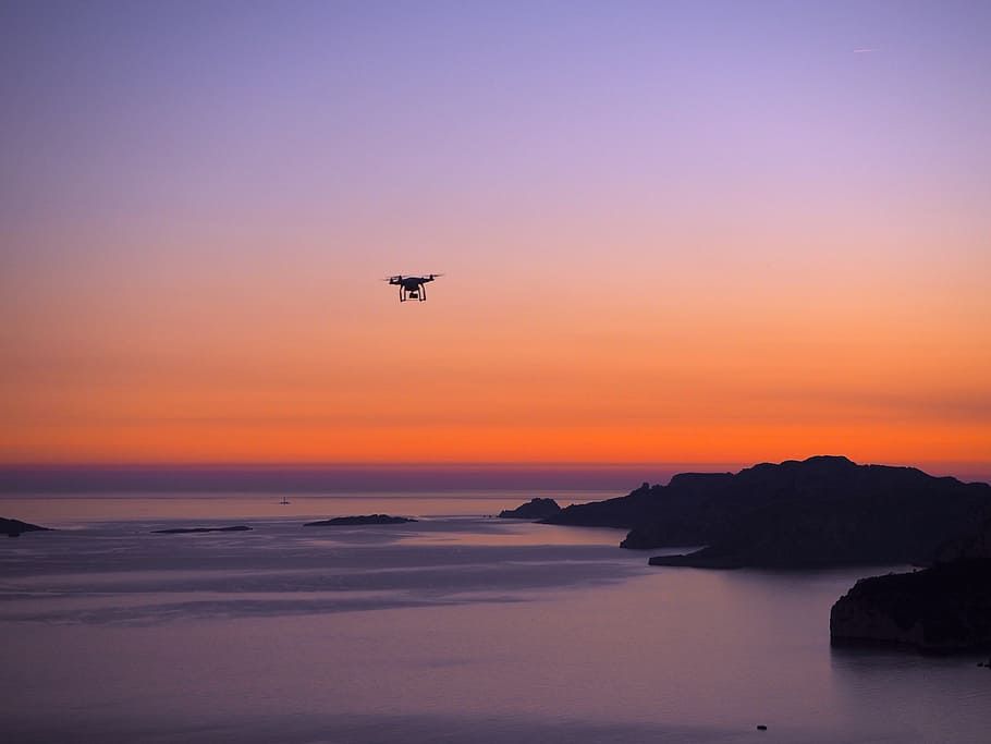 silhouette photo of drone on seashore, silhouette of drone on mid air HD wallpaper